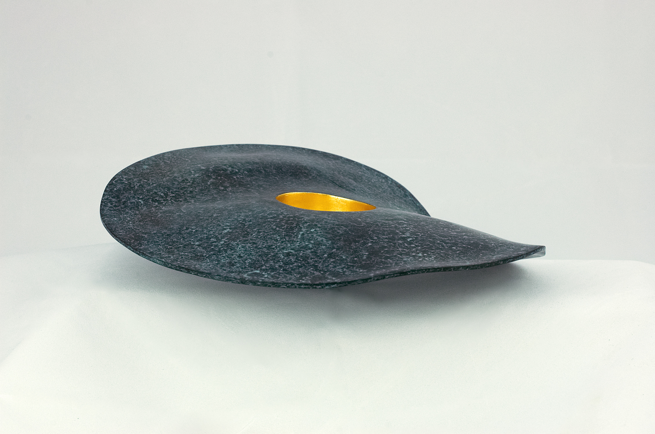 Modern sculpture in bronze. Wide rimmed bowl with the inside of the bowl gilded in 23.5 carat gold. 27 x 5 cms. 2018. One of an edition of 8.