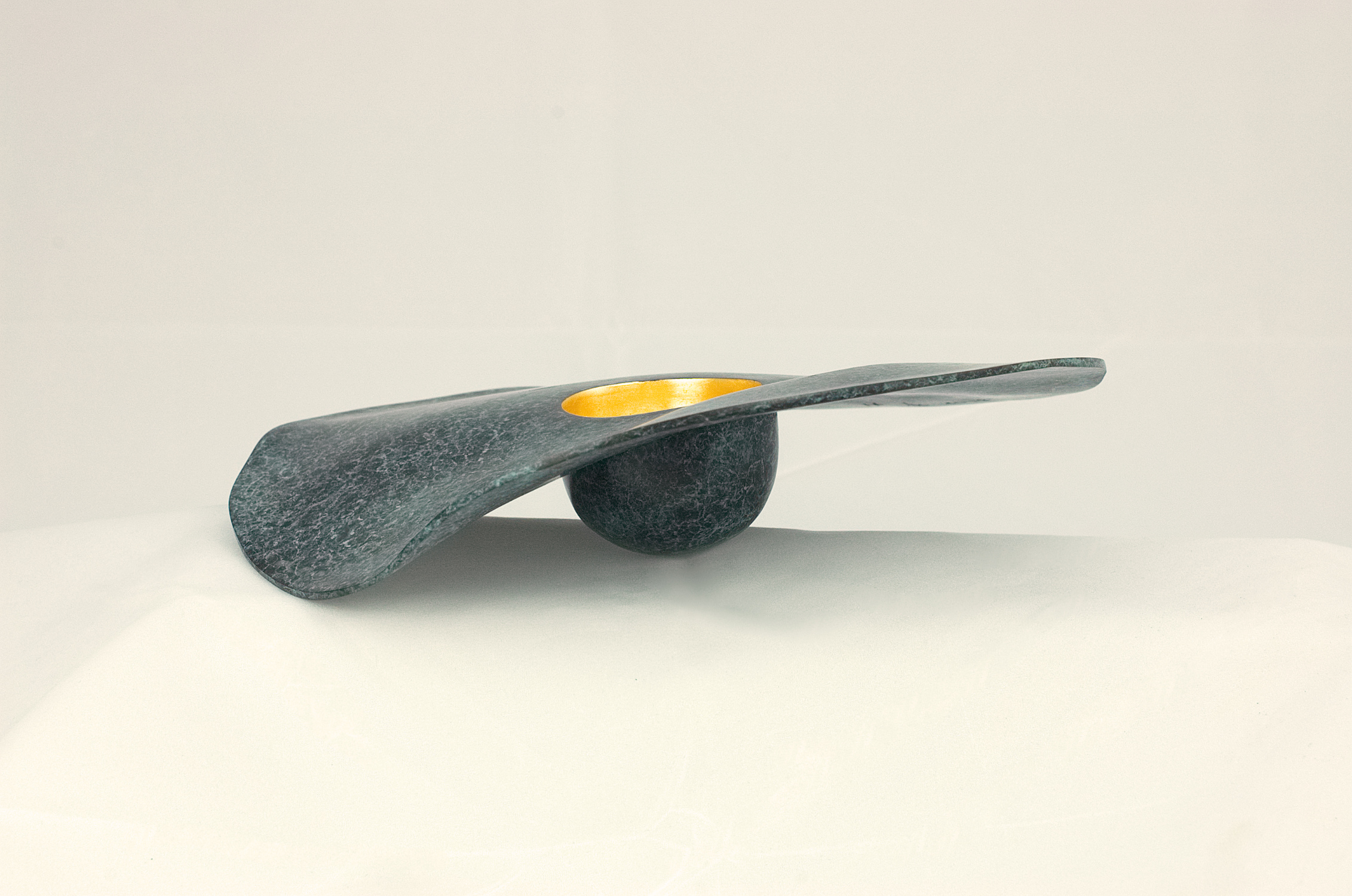 Modern sculpture in bronze. Wide rimmed bowl with the inside of the bowl gilded in 23.5 carat gold. 27 x 5 cms. 2018. One of an edition of 8.