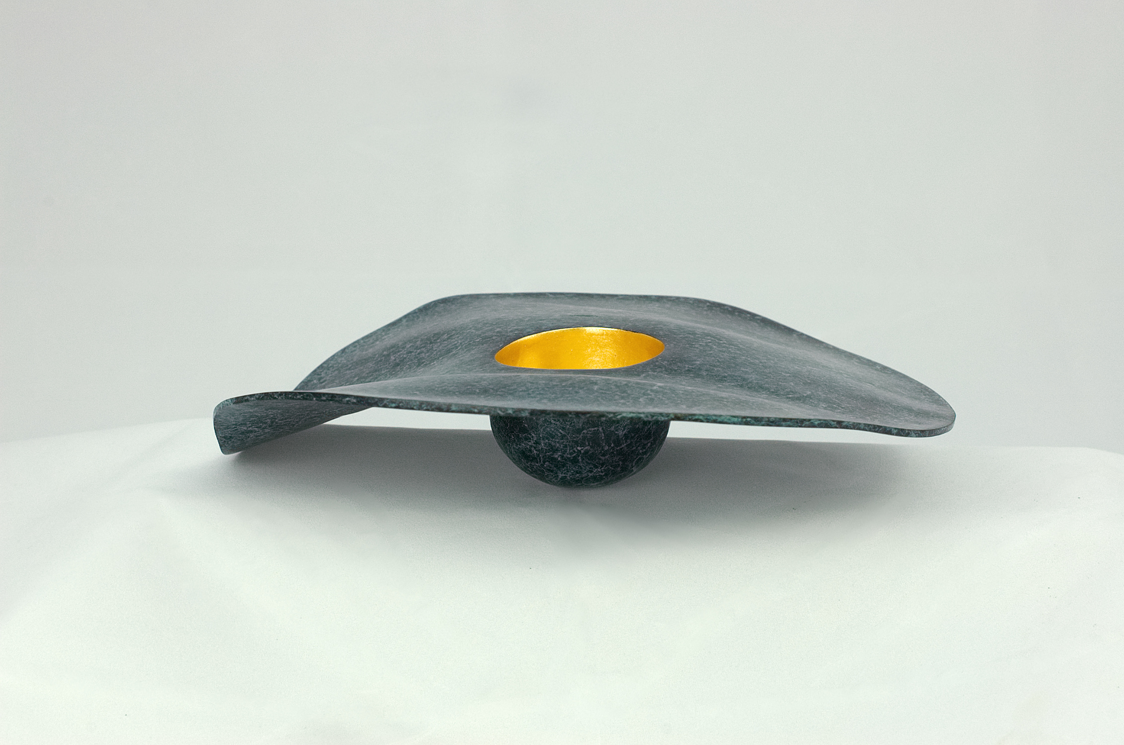 Modern sculpture in bronze. Wide rimmed bowl with the inside of the bowl gilded in 23.5 carat gold. 27 x 5 cms. 2018. One of an edition of 8.